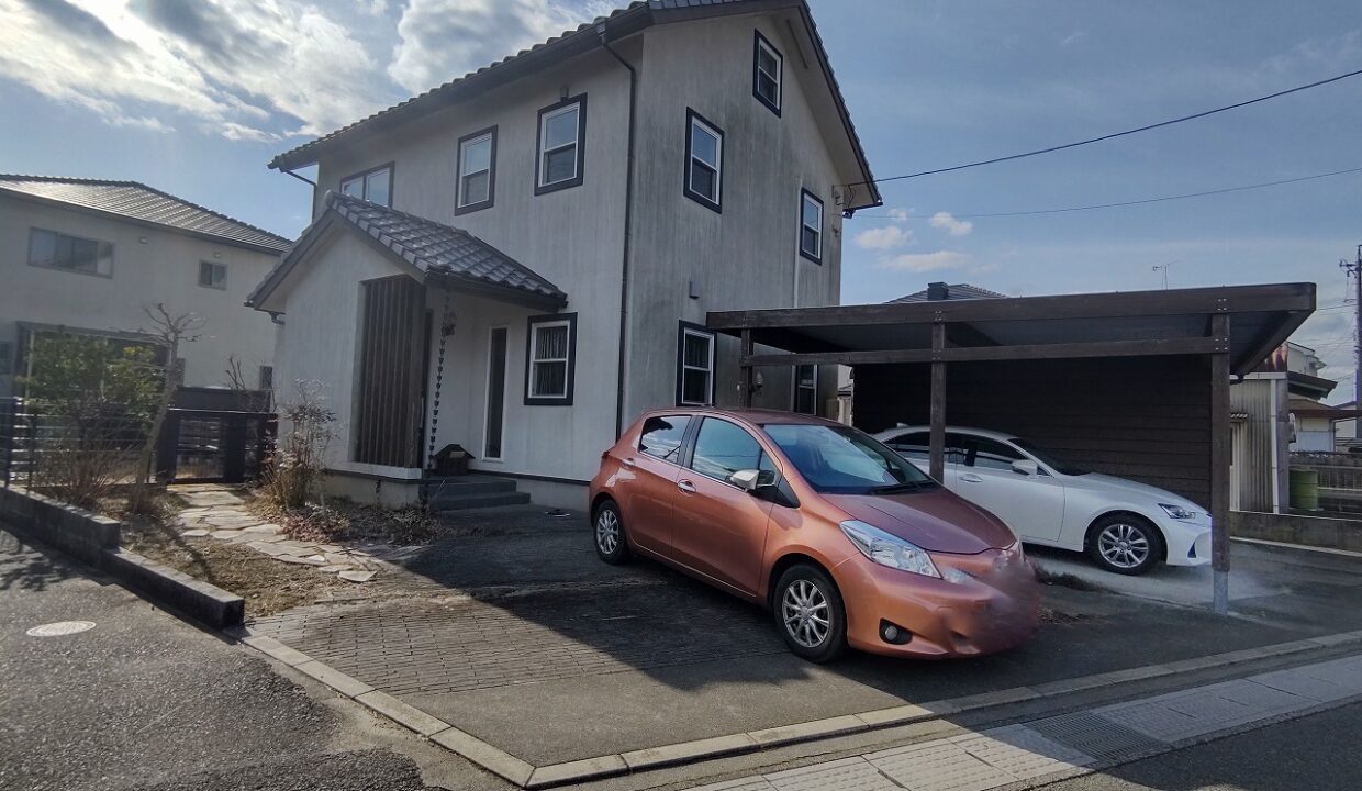 Casa à venda em Suzuka (1)